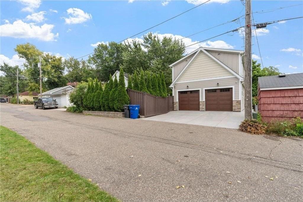 263 Lexington Pkwy S - Photo 6 of 50