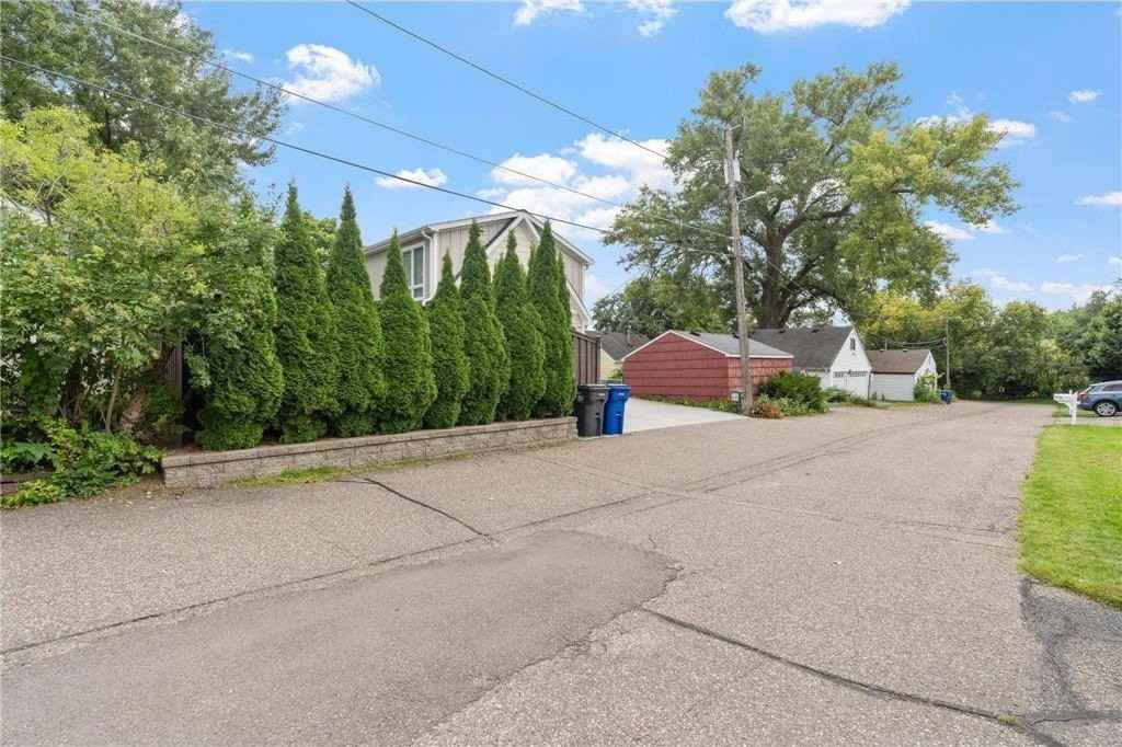 263 Lexington Pkwy S - Photo 7 of 50