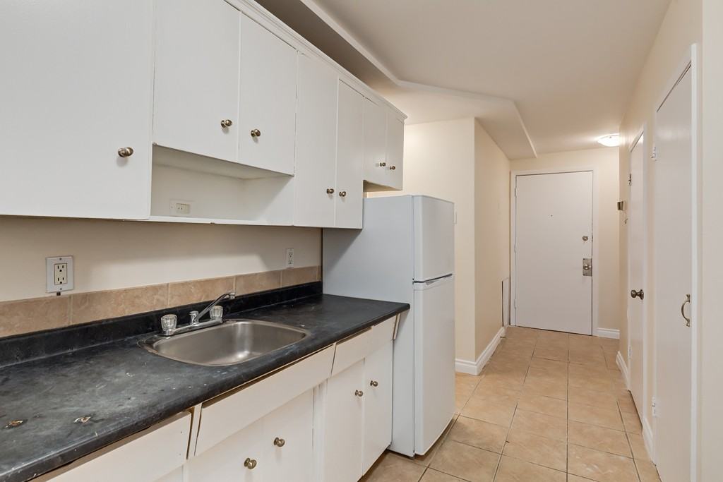 Rosewood Manor - Photo 5 of 35