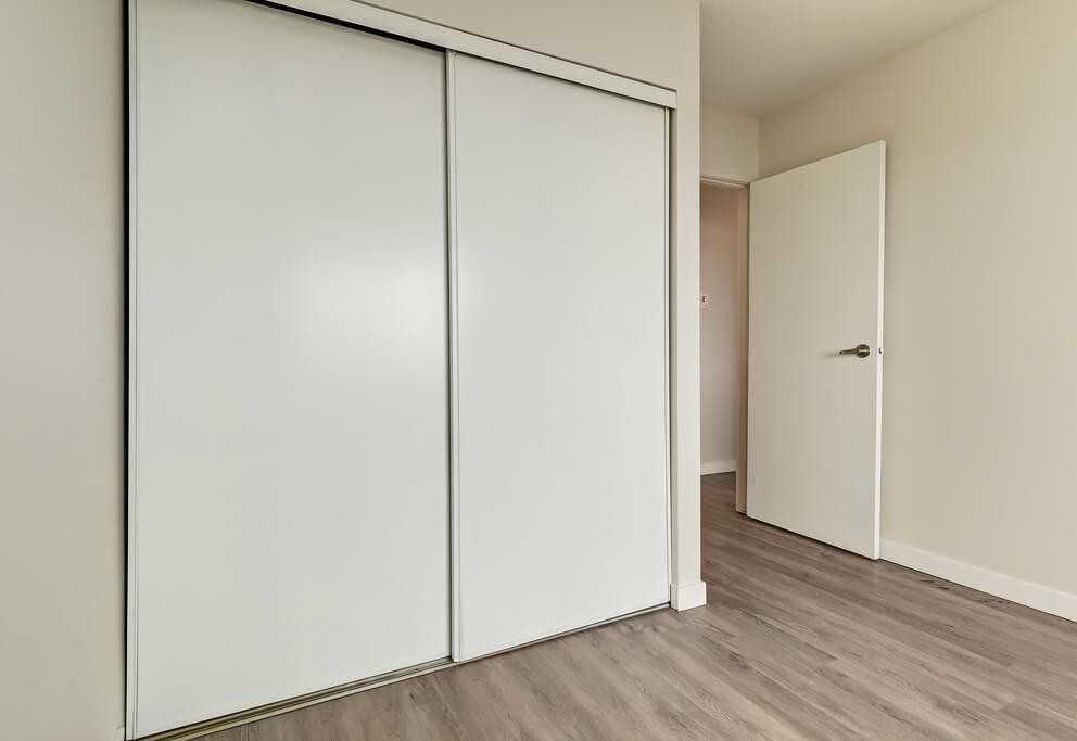 Eastgate Manor - Photo 7 of 25