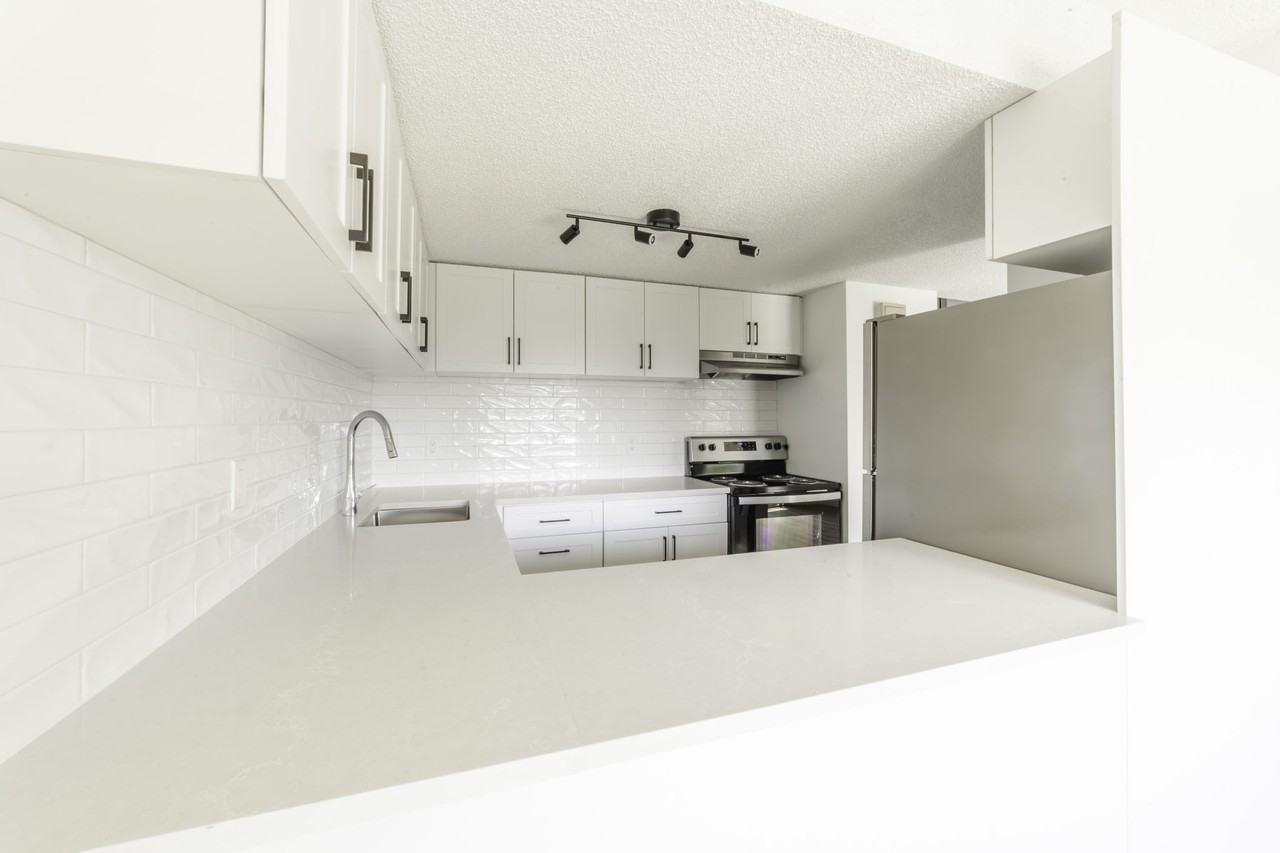 King's Alley - Photo 3 of 40