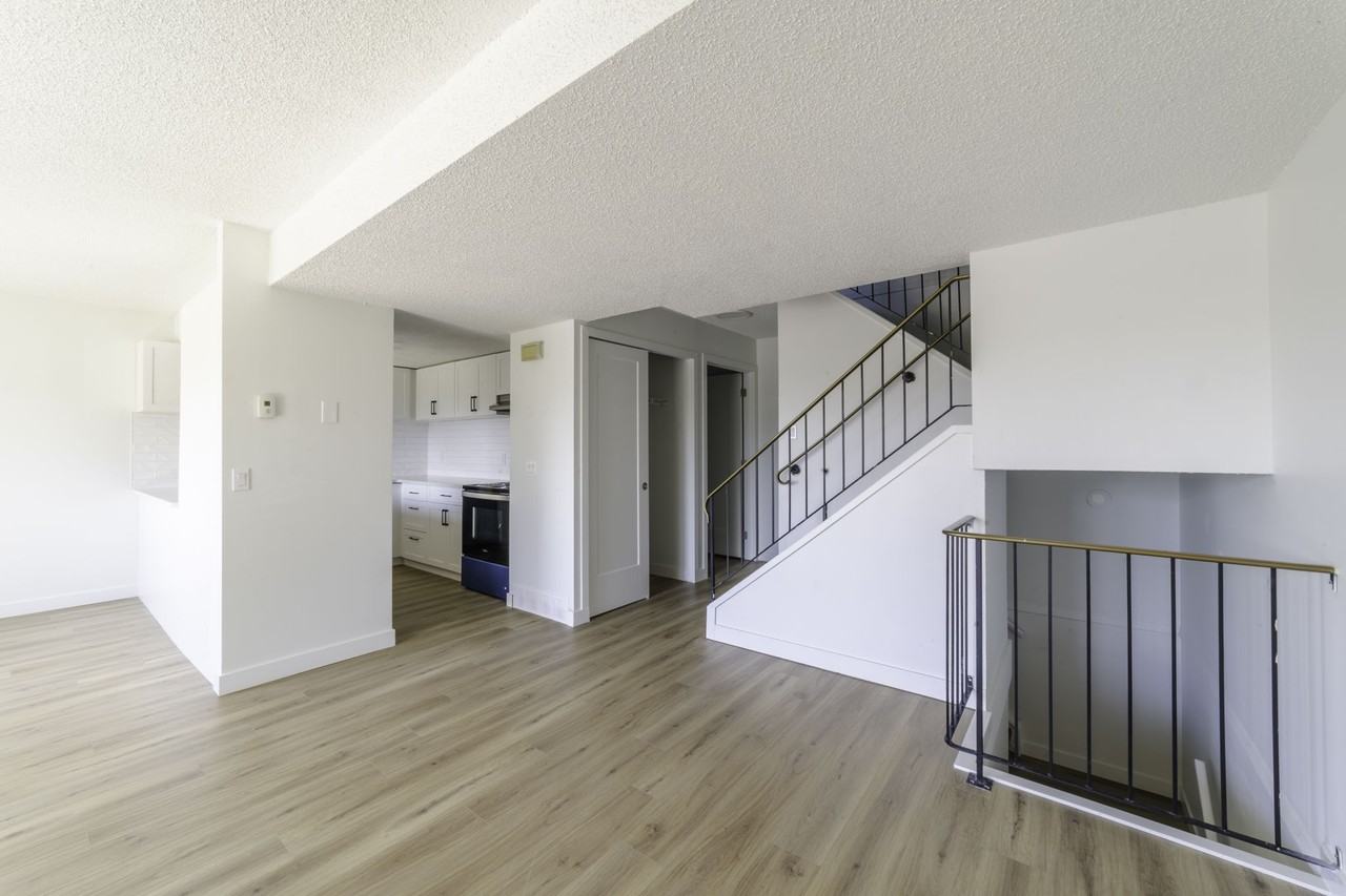 King's Alley - Photo 4 of 40