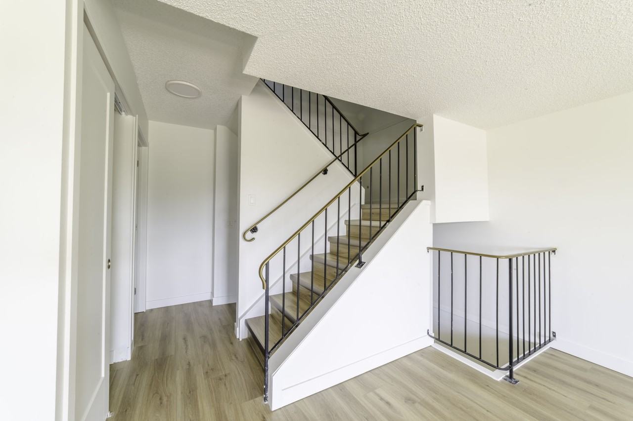 King's Alley - Photo 7 of 40