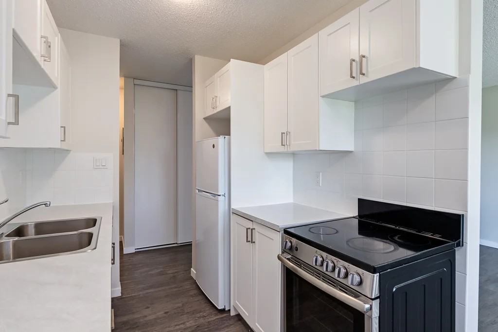 Berkeley Square - Photo 6 of 14