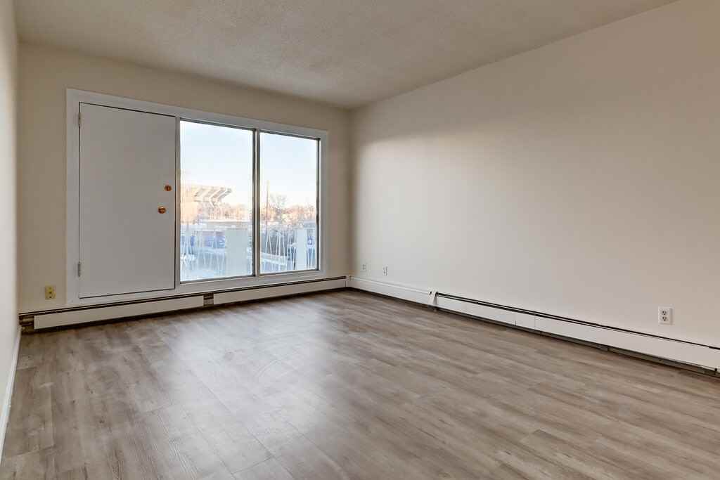 Merle Manor - Photo 6 of 21