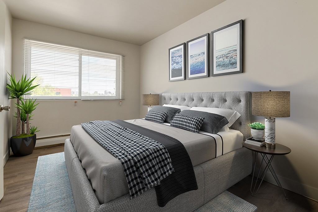 Royal Manor - Photo 3 of 12