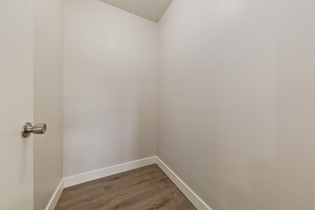 Royal Manor - Photo 7 of 12