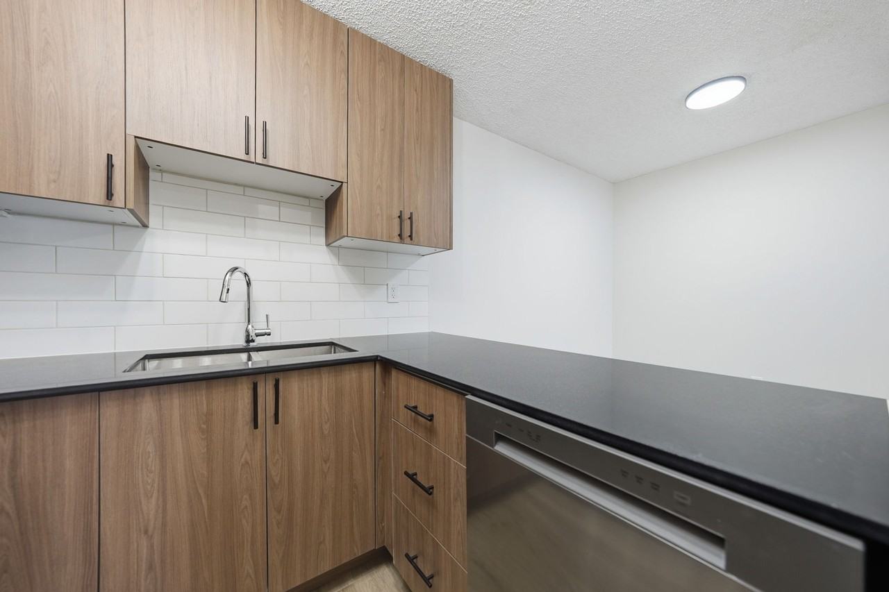 Alan's Place - Photo 5 of 47