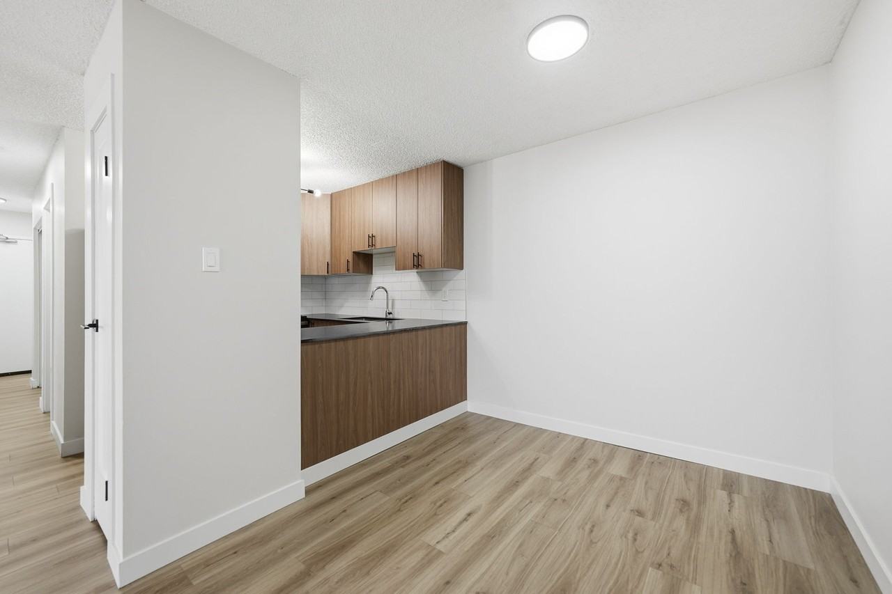 Alan's Place - Photo 7 of 47