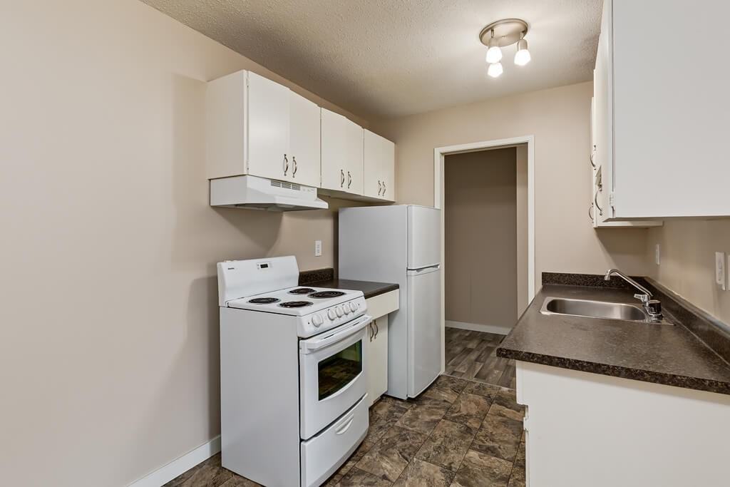 Charles Manor - Photo 5 of 19