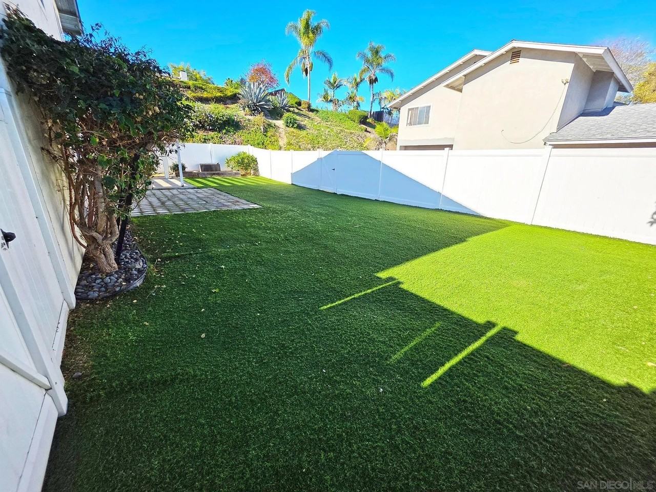 2230 Ledgeview Ln - Photo 2 of 29