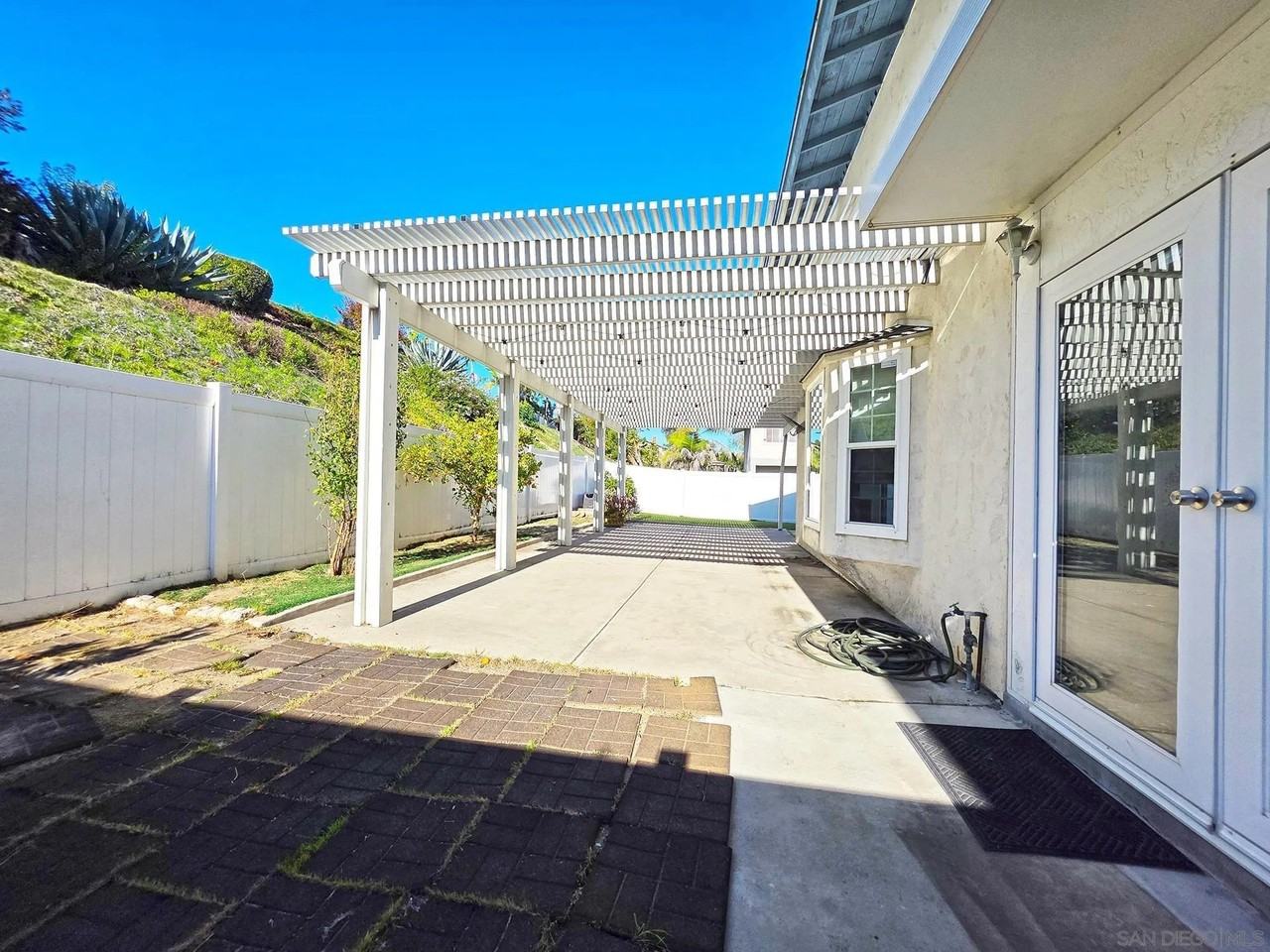 2230 Ledgeview Ln - Photo 5 of 29