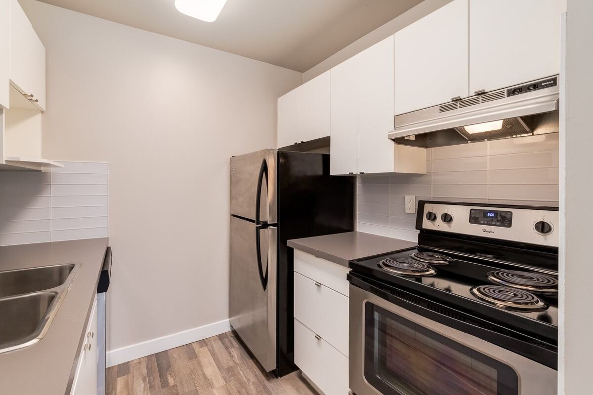 Glengrove Manor - Photo 2 of 32