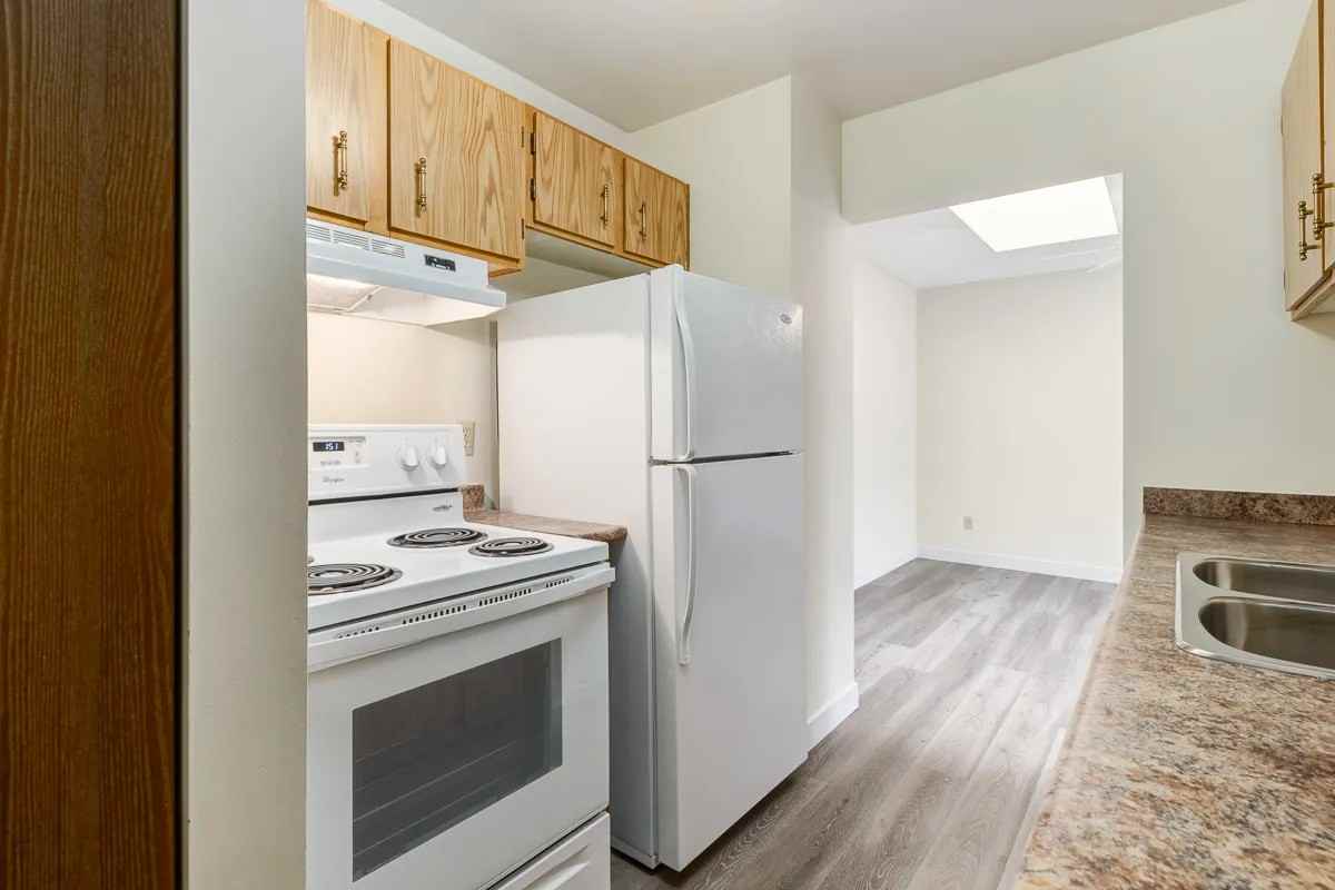 Huntington Townhomes - Photo 6 of 36