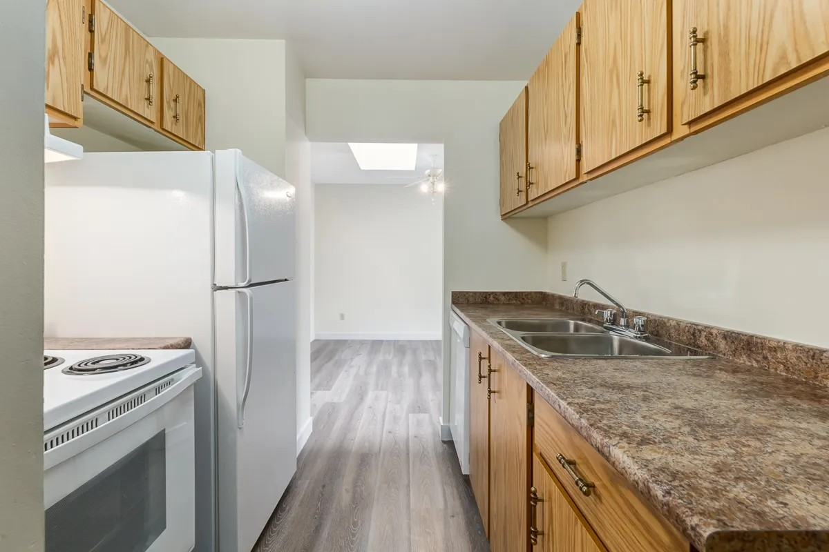 Huntington Townhomes - Photo 7 of 36