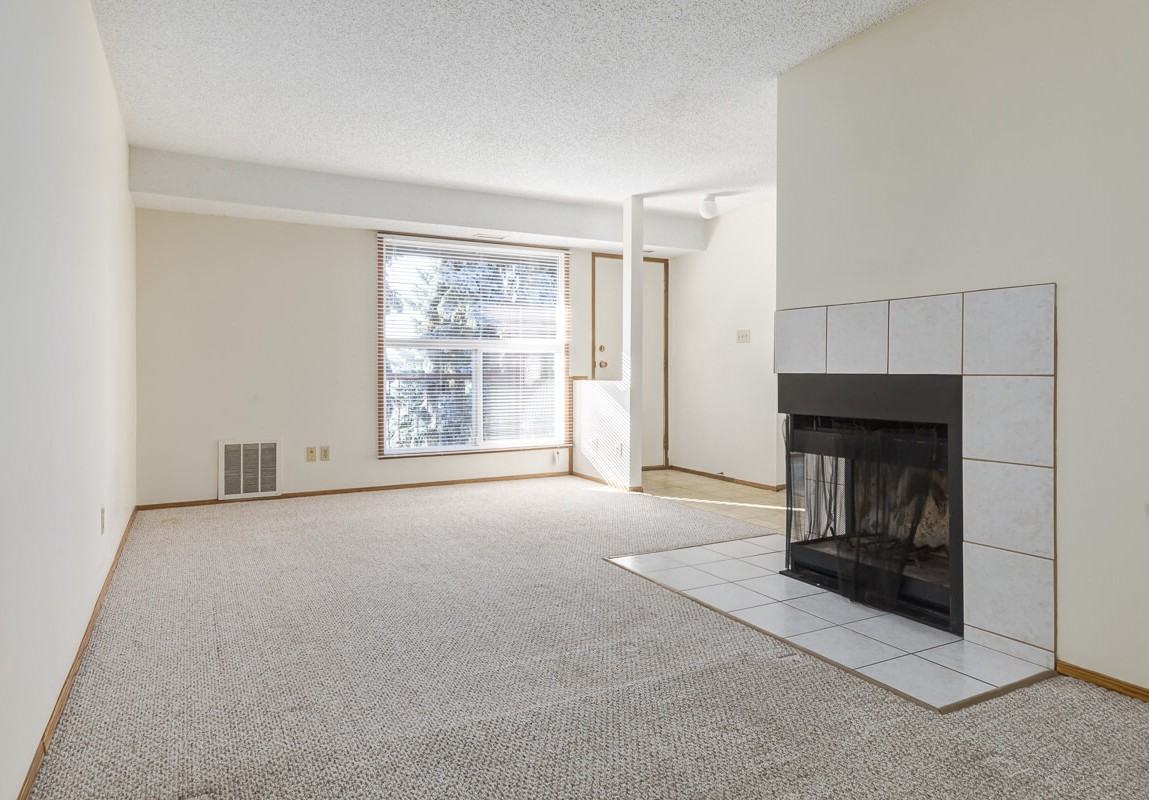 Huntington Hill Coachhomes - Photo 4 of 11