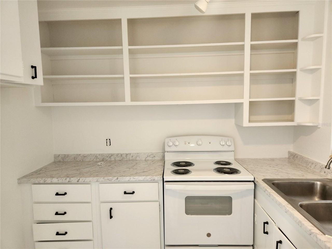 957 47th St - Photo 3 of 18