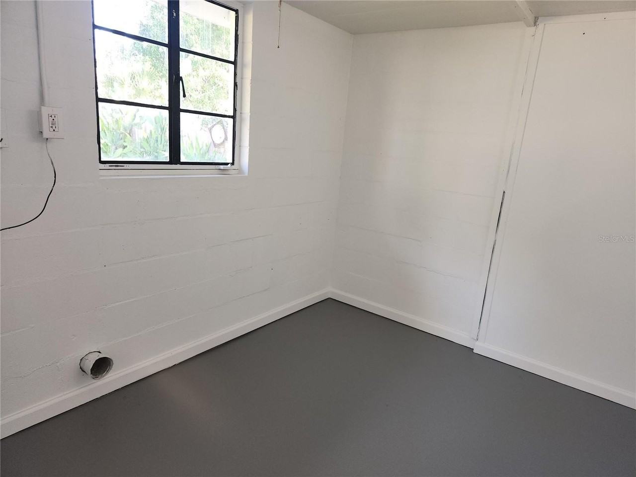 957 47th St - Photo 6 of 18