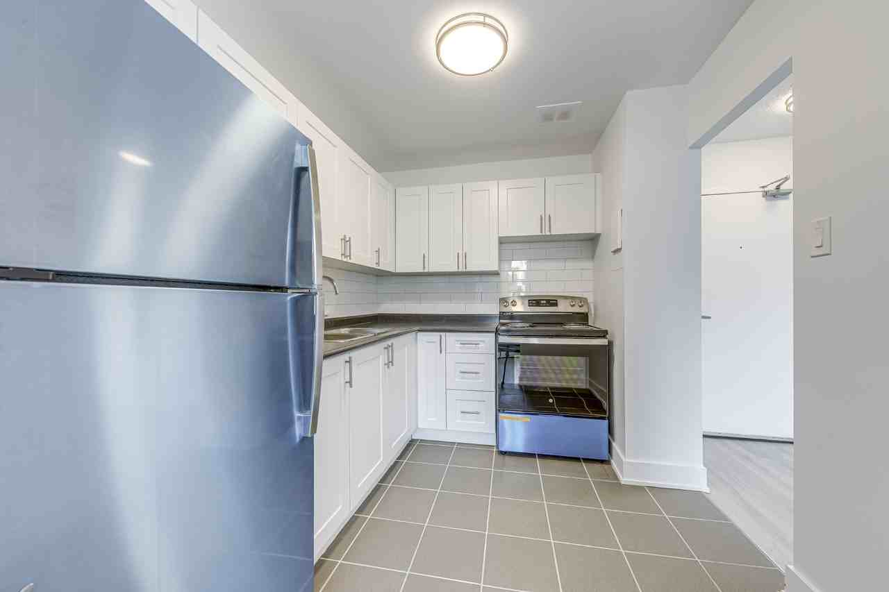 285 North Service Road Apartments - Photo 5 of 21