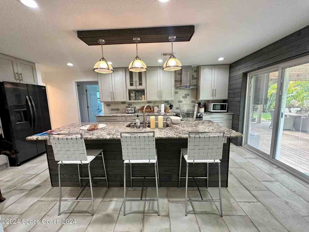 219 5th Ave - Photo 3 of 24