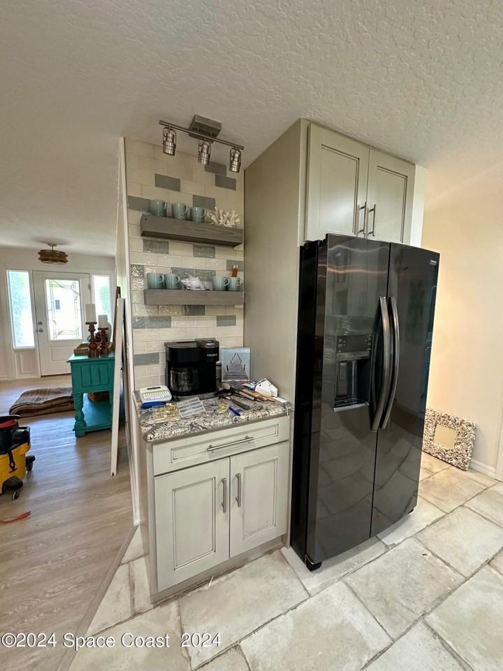 219 5th Ave - Photo 6 of 24