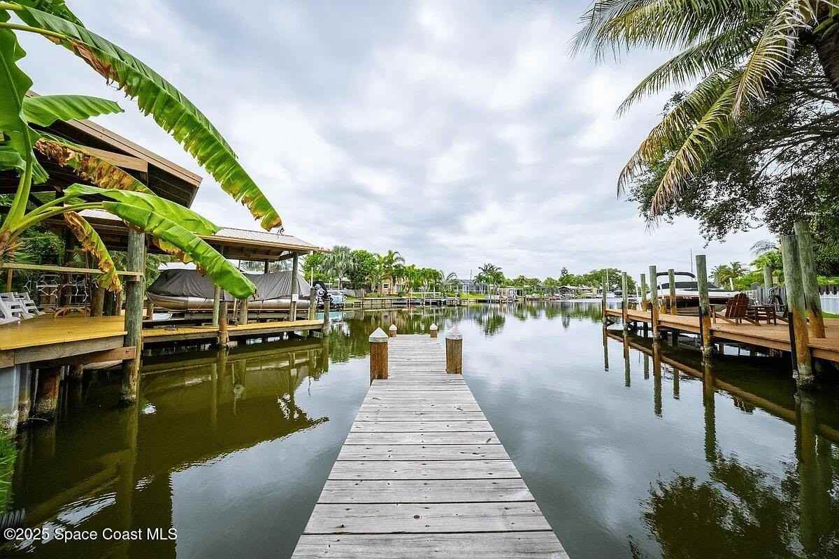 319 Coral Reef Dr - Photo 4 of 19