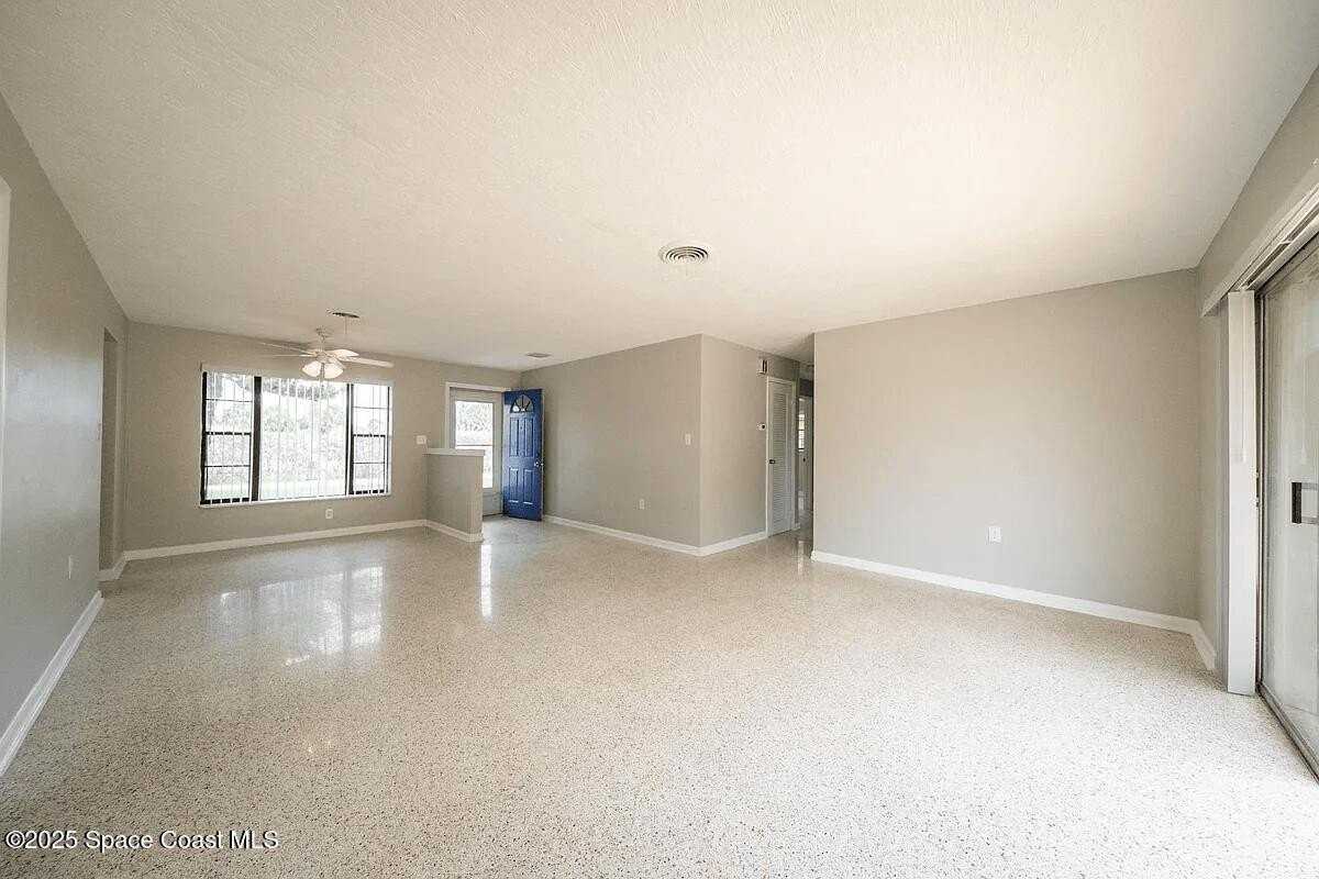 319 Coral Reef Dr - Photo 5 of 19