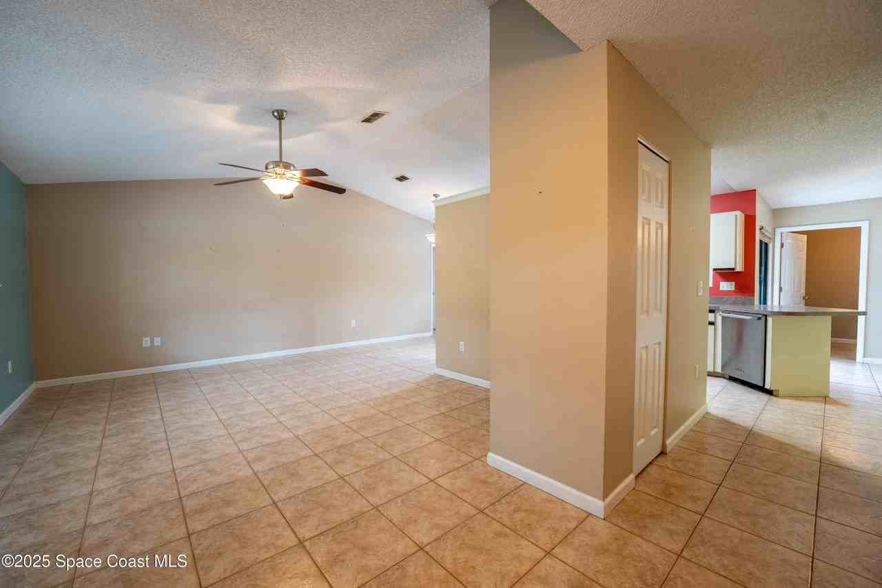 2390 Queens St Se - Photo 3 of 26