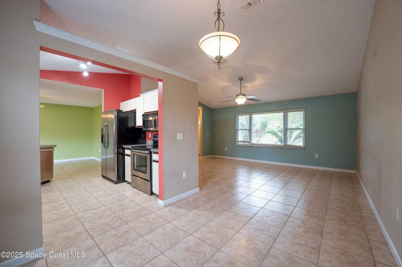 2390 Queens St Se - Photo 7 of 26