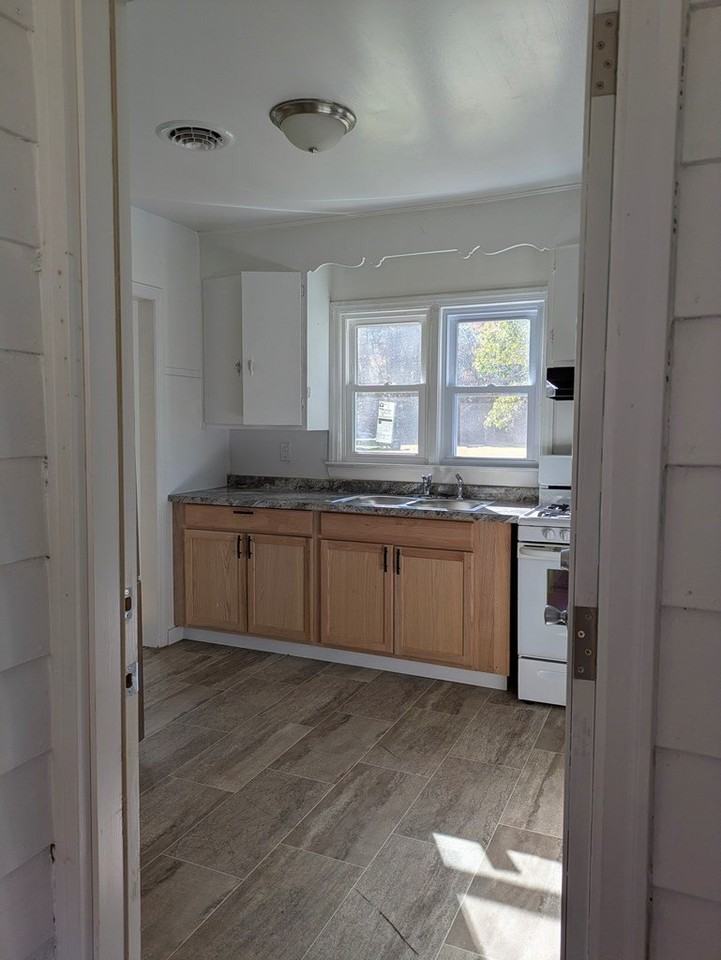 7142 Martins Siding Ln - Photo 6 of 12