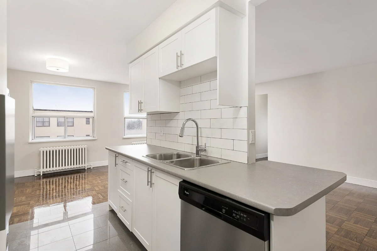 2175 Avenue Road - Photo 6 of 14