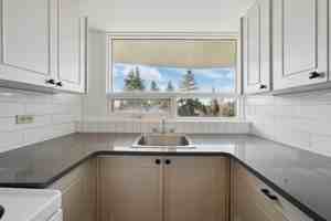 featured image of 815 50 Ave Sw