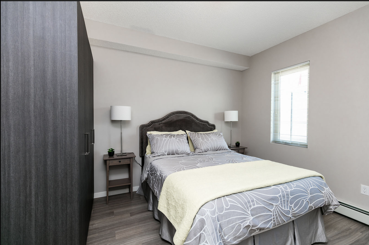 Inglewood 1410 - Photo 6 of 31