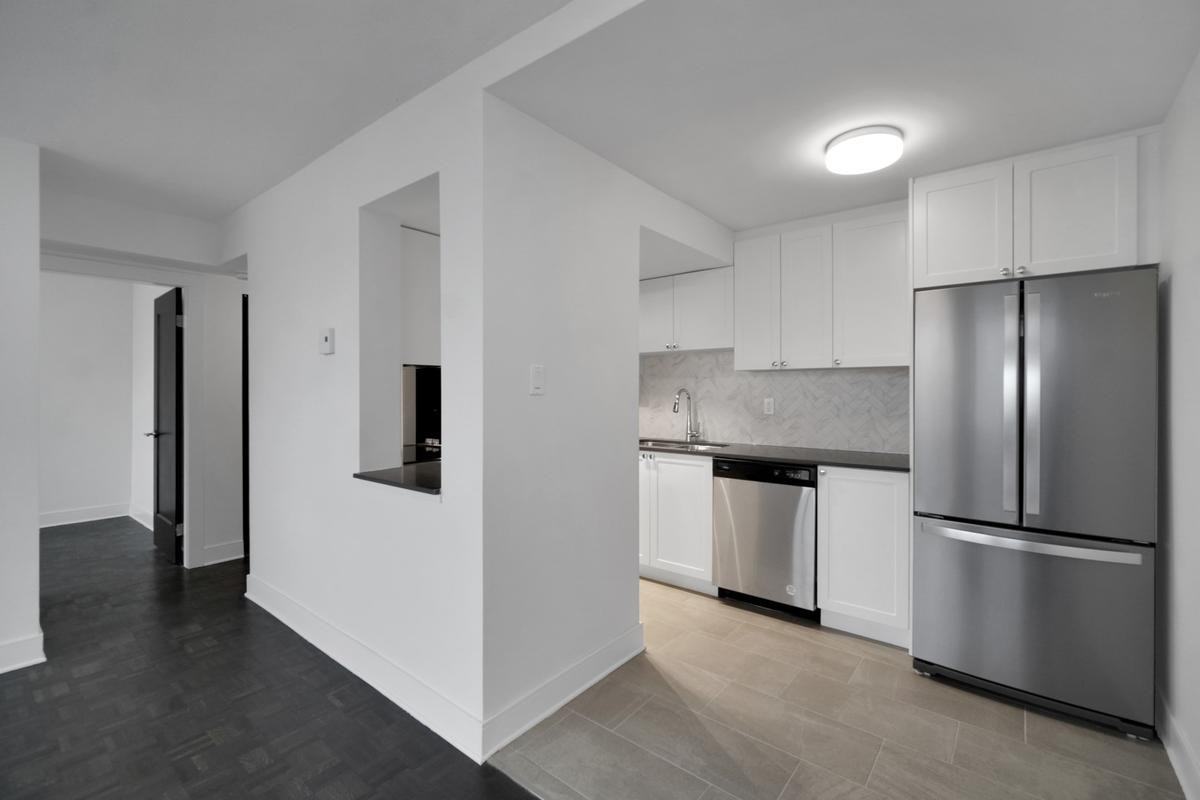 1100 Harwood condos - Photo 4 of 20