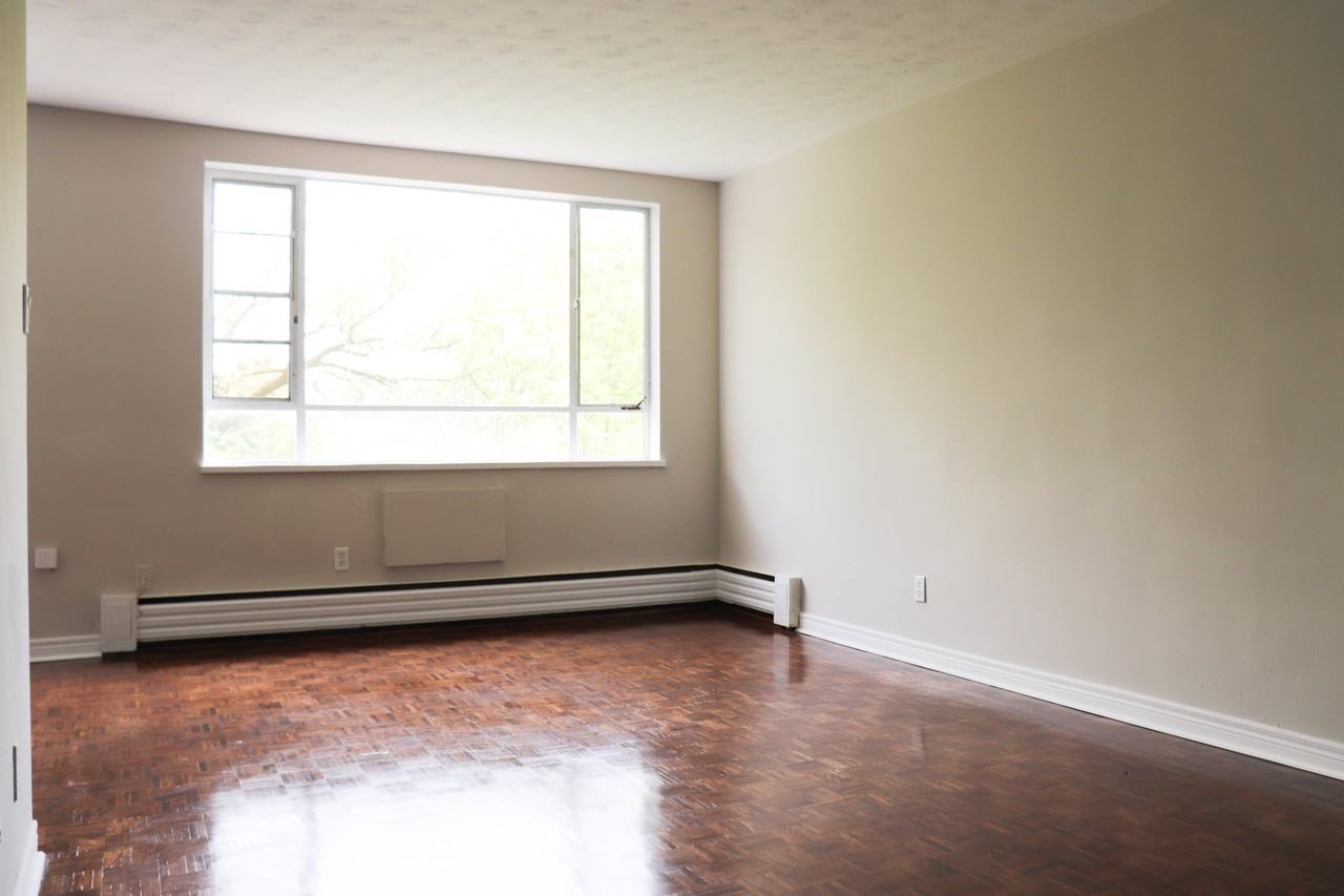 2895 Bathurst St, Toronto - Photo 3 of 28