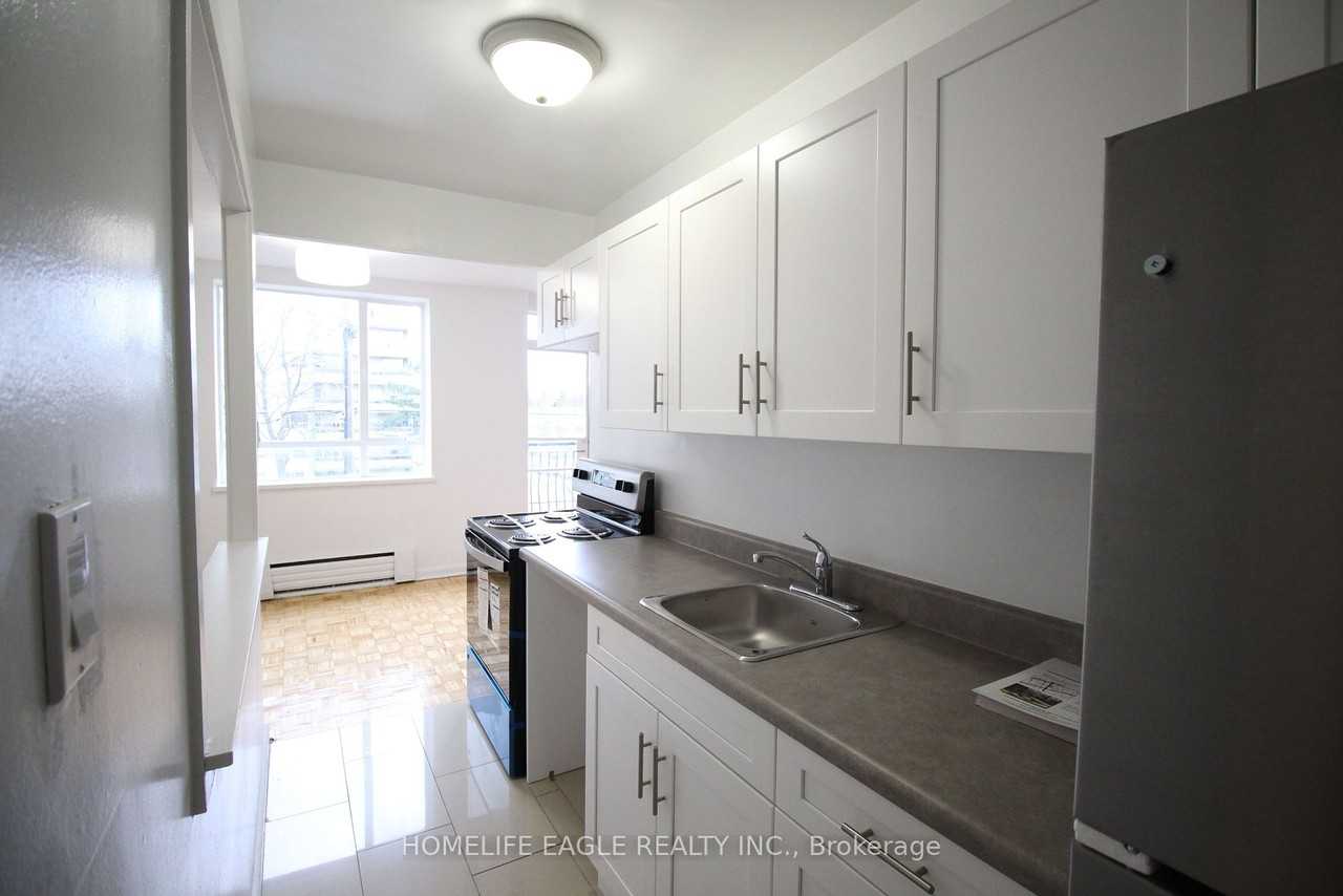 2895 Bathurst St, Toronto - Photo 4 of 28