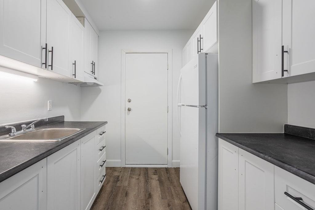 Dudemaine - Photo 3 of 24