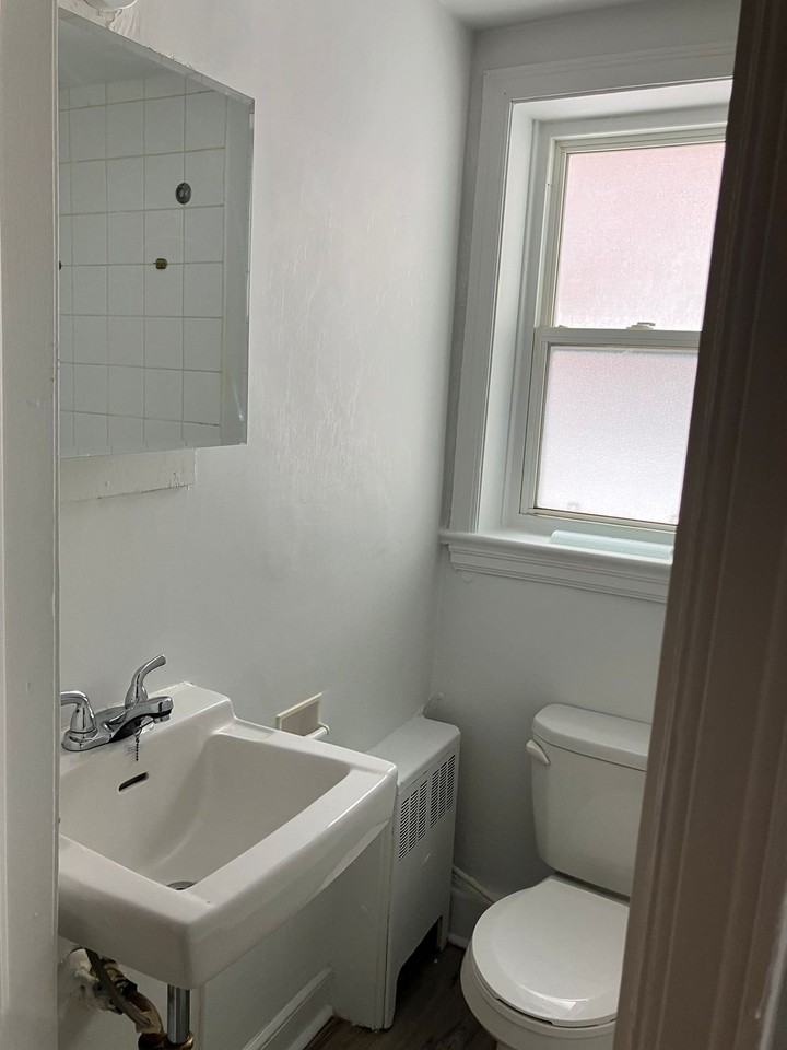 Carling Court - Photo 4 of 8