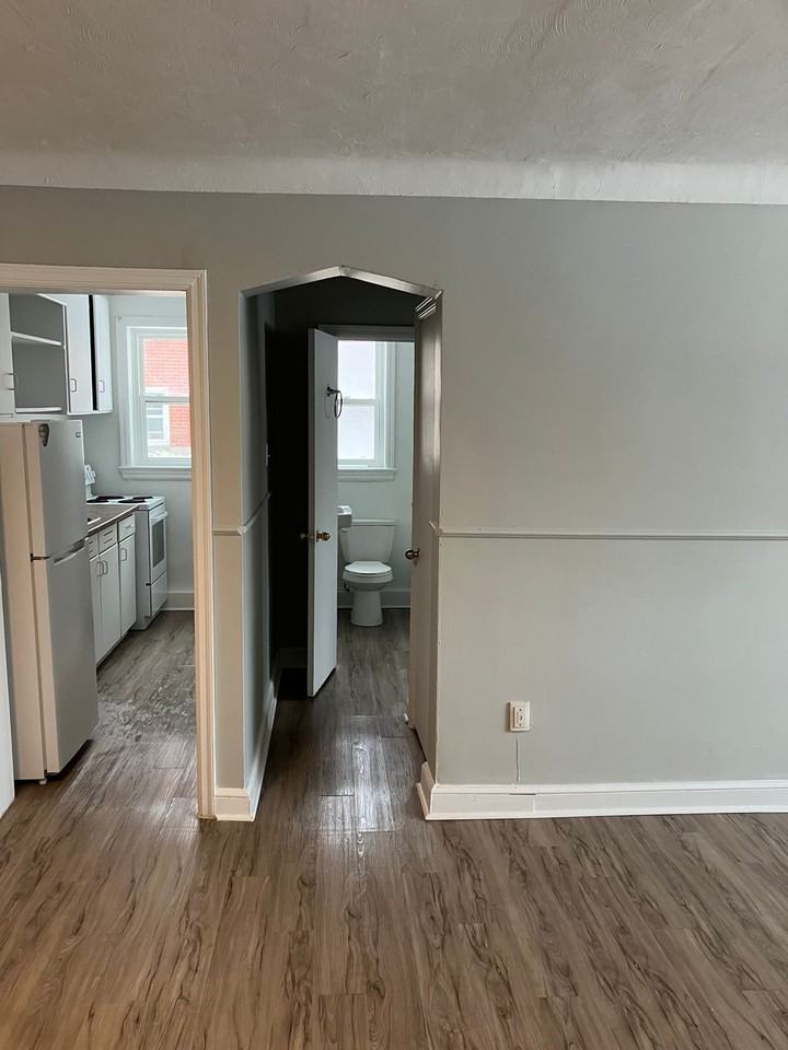 Carling Court - Photo 5 of 8