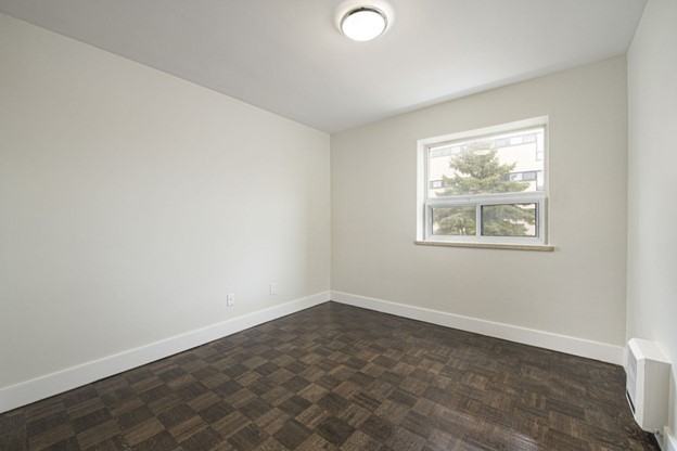 110 Park Road North - Photo 7 of 9