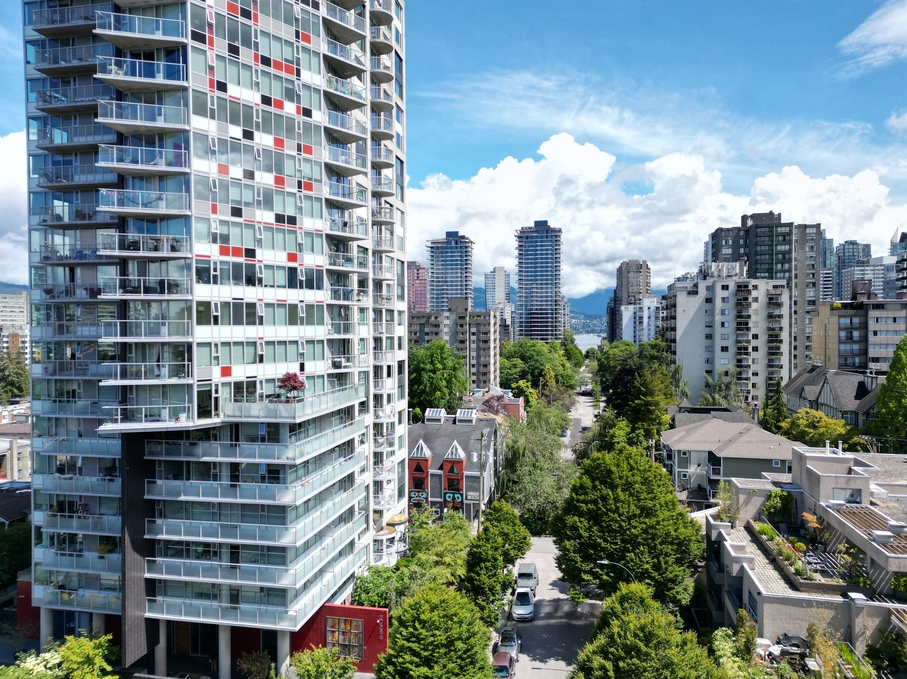 1051 Broughton Street - Photo 4 of 31