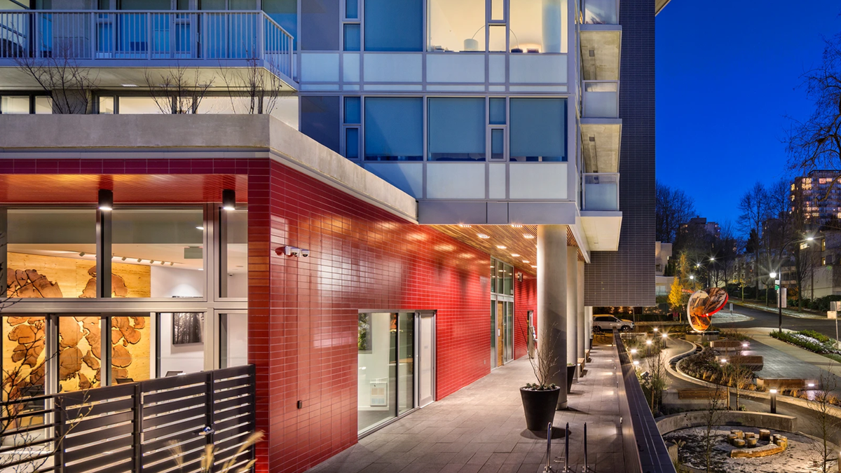 1051 Broughton Street - Photo 5 of 31