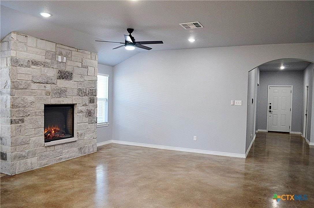 745 Freedom Cir - Photo 6 of 38