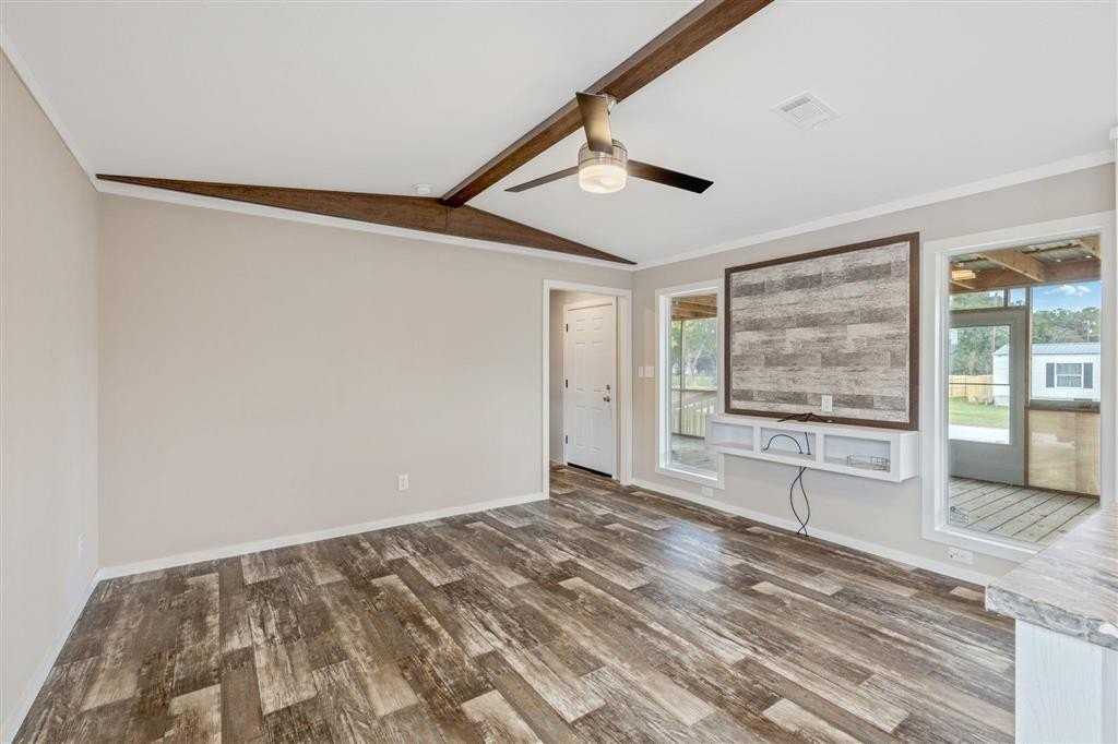 100 Emerie Ln - Photo 4 of 16