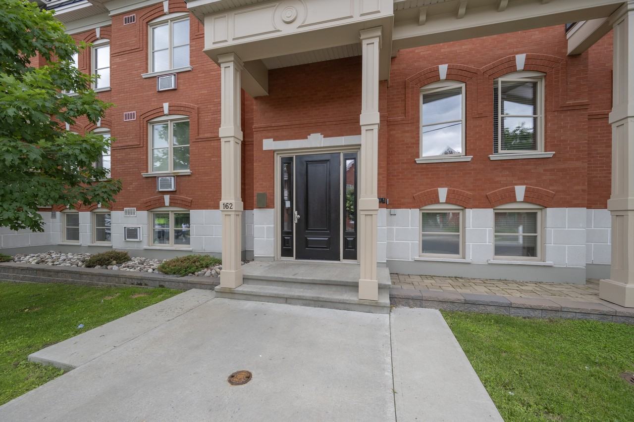 162 Cambridge St North - Photo 3 of 50