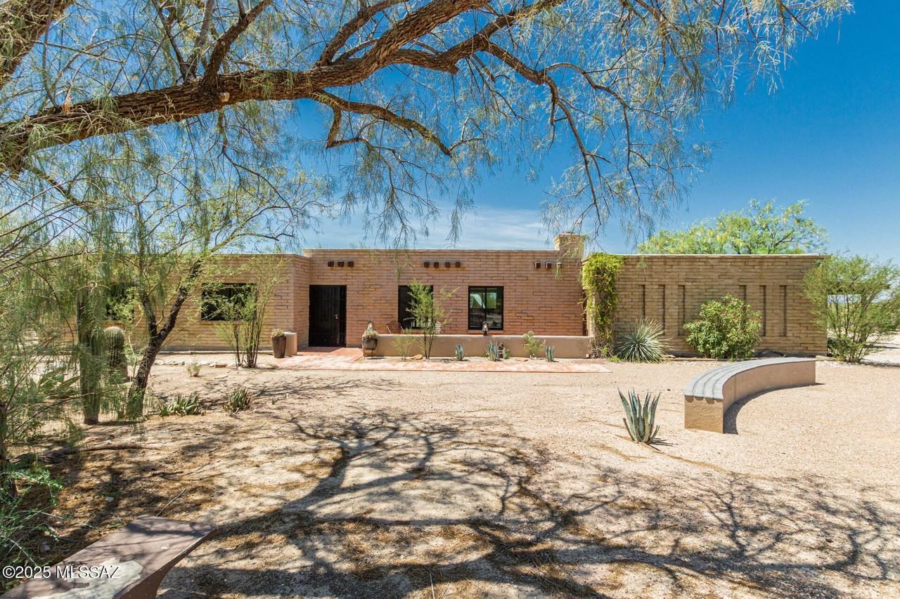 3901 N Smokey Topaz - Photo 2 of 40