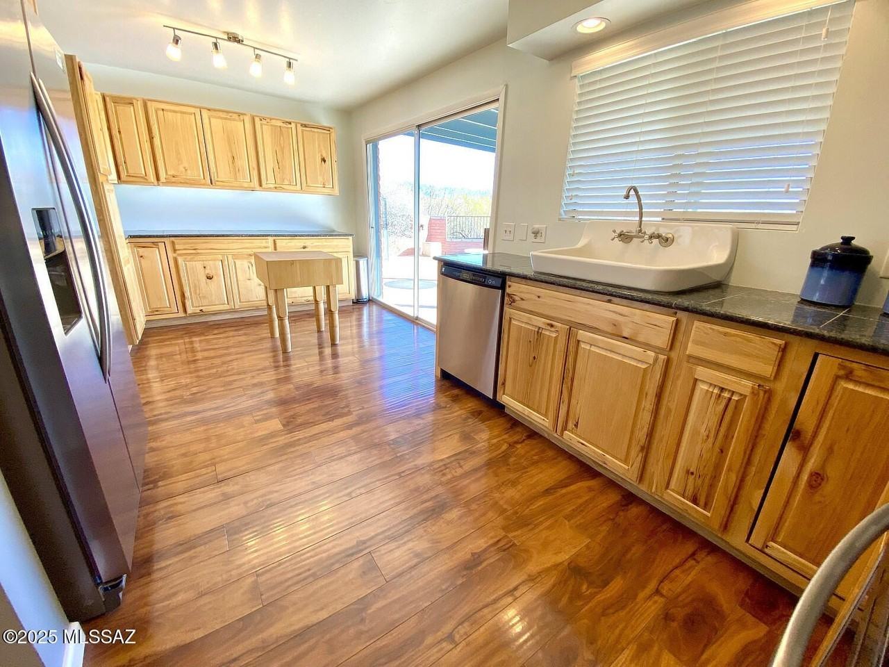 9116 E Indian Canyon Rd - Photo 7 of 34