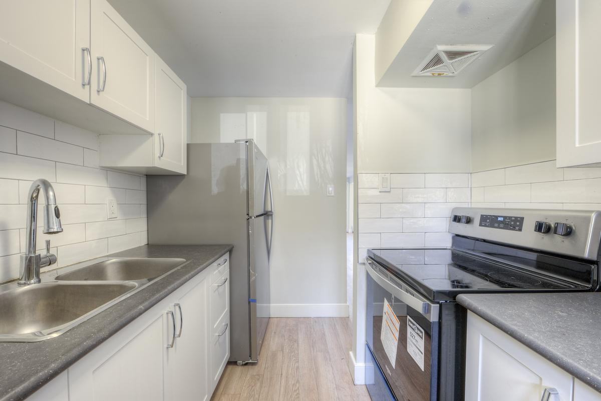 87-99 Silver Springs Boulevard - Photo 2 of 9