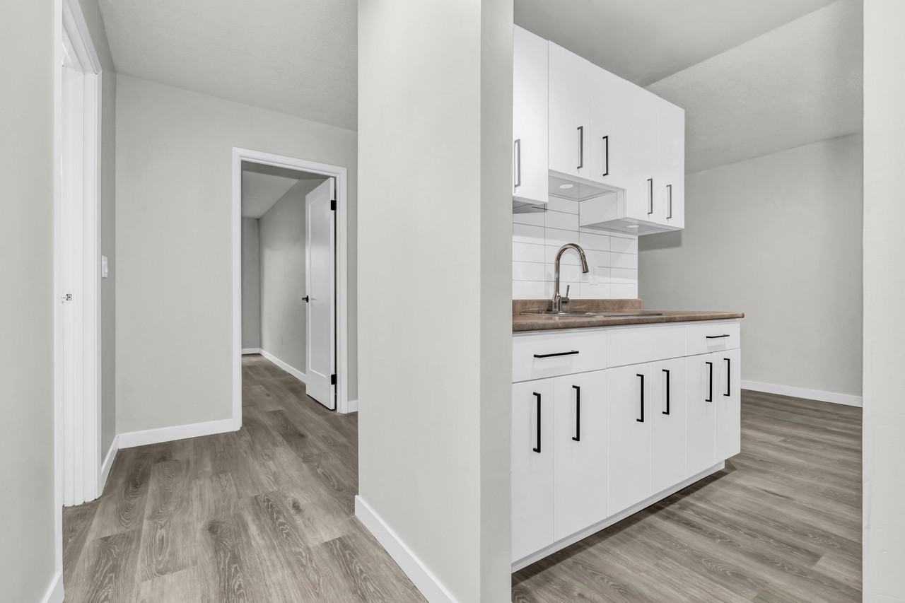 Cloverdale Apartments - Photo 4 of 19