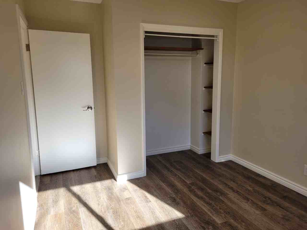 5909 - Photo 5 of 24